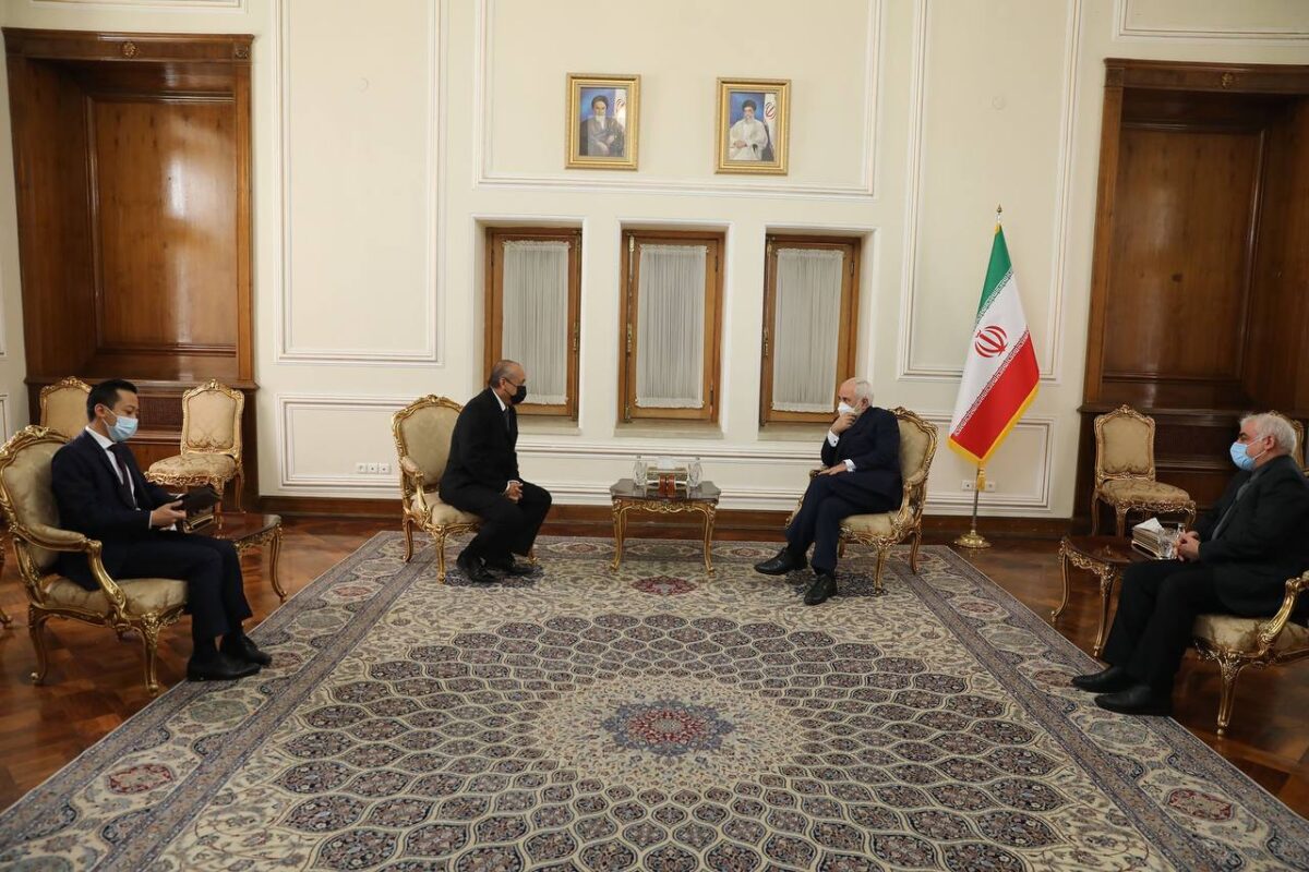 Zarif Holds Talks with Romanian, Senegalese, Malaysian Envoys