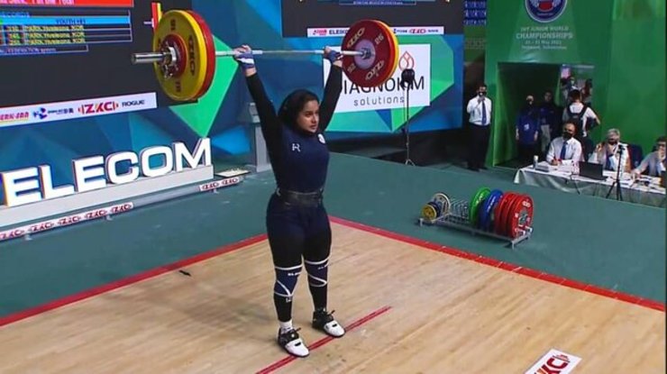 Yekta Jamali Becomes First Iranian Woman to Win World Weightlifting Medal