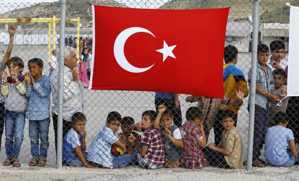 Turkish Opposition Vows to Send Back Home Syrian Refugees If He Wins Elections