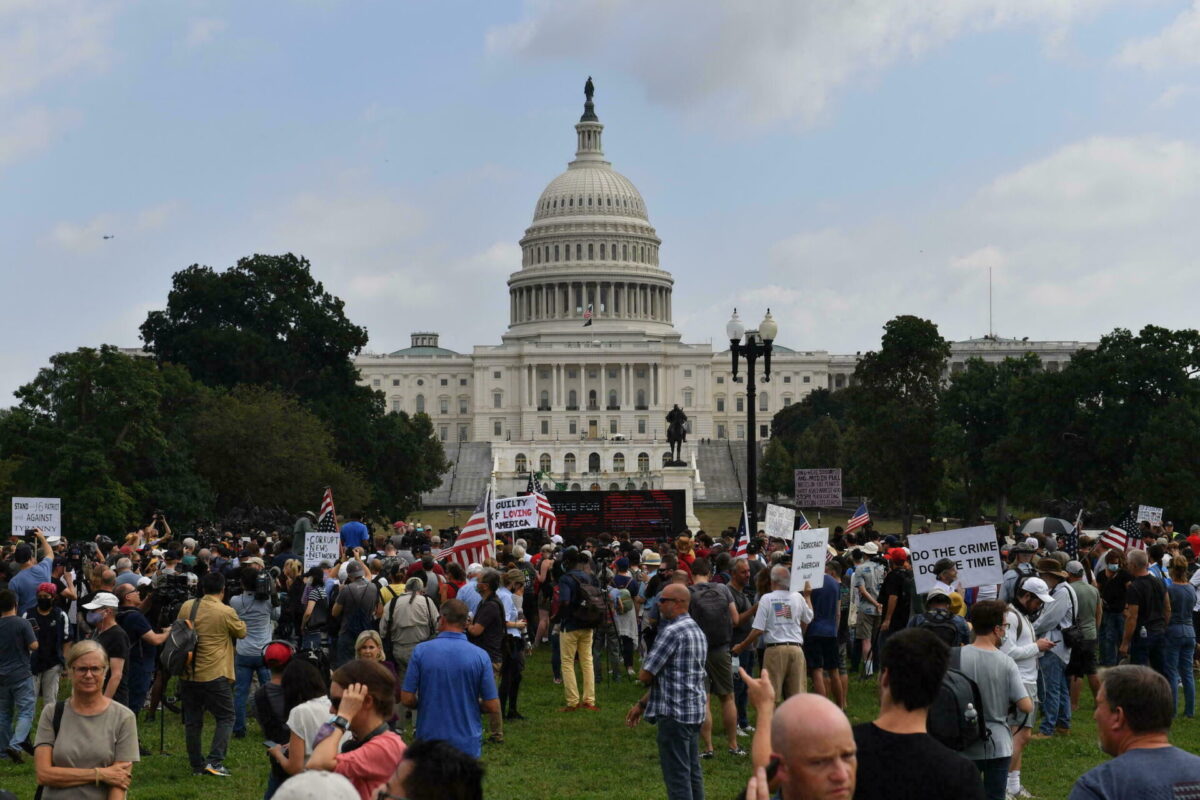 Pro-rioters rally draws small crowd outside US Capitol