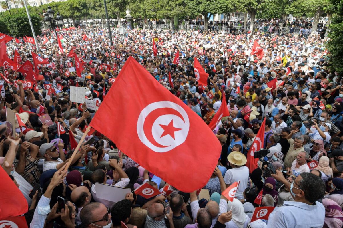 Tunisians call for president resignation