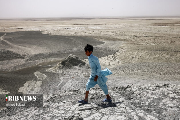Tong mud domes amazing phenomena in Sistan and Baluchestan