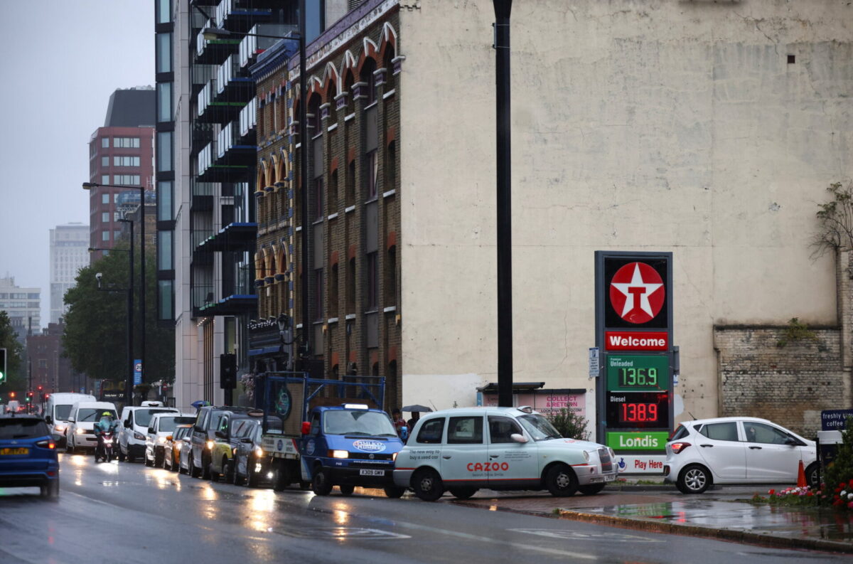 UK official warns fuel crisis could continue 1 UK official warns fuel crisis could continue