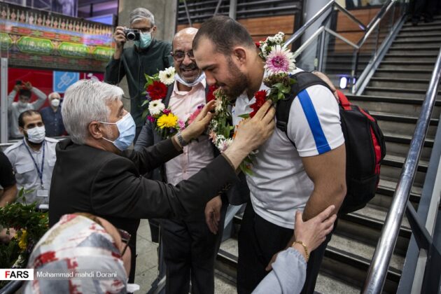 Iranian wrestlers receive hero's welcome at home