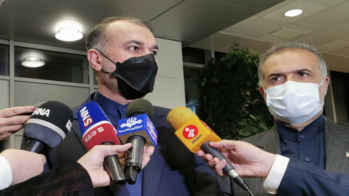 Iran FM Urges Russia’s Vigilance against Possible Border Changes in Region