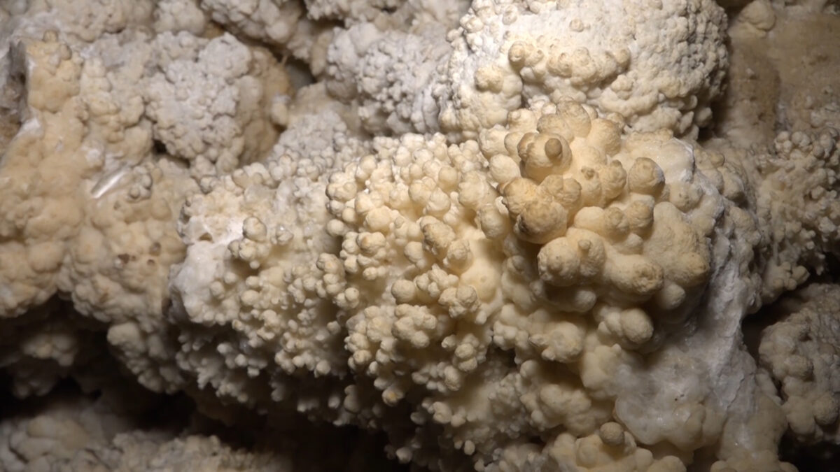 65-million-year-old wonder cave in Isfahan Province