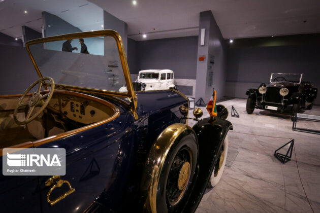 Exhibition of Vintage Cars Opens in Tehran