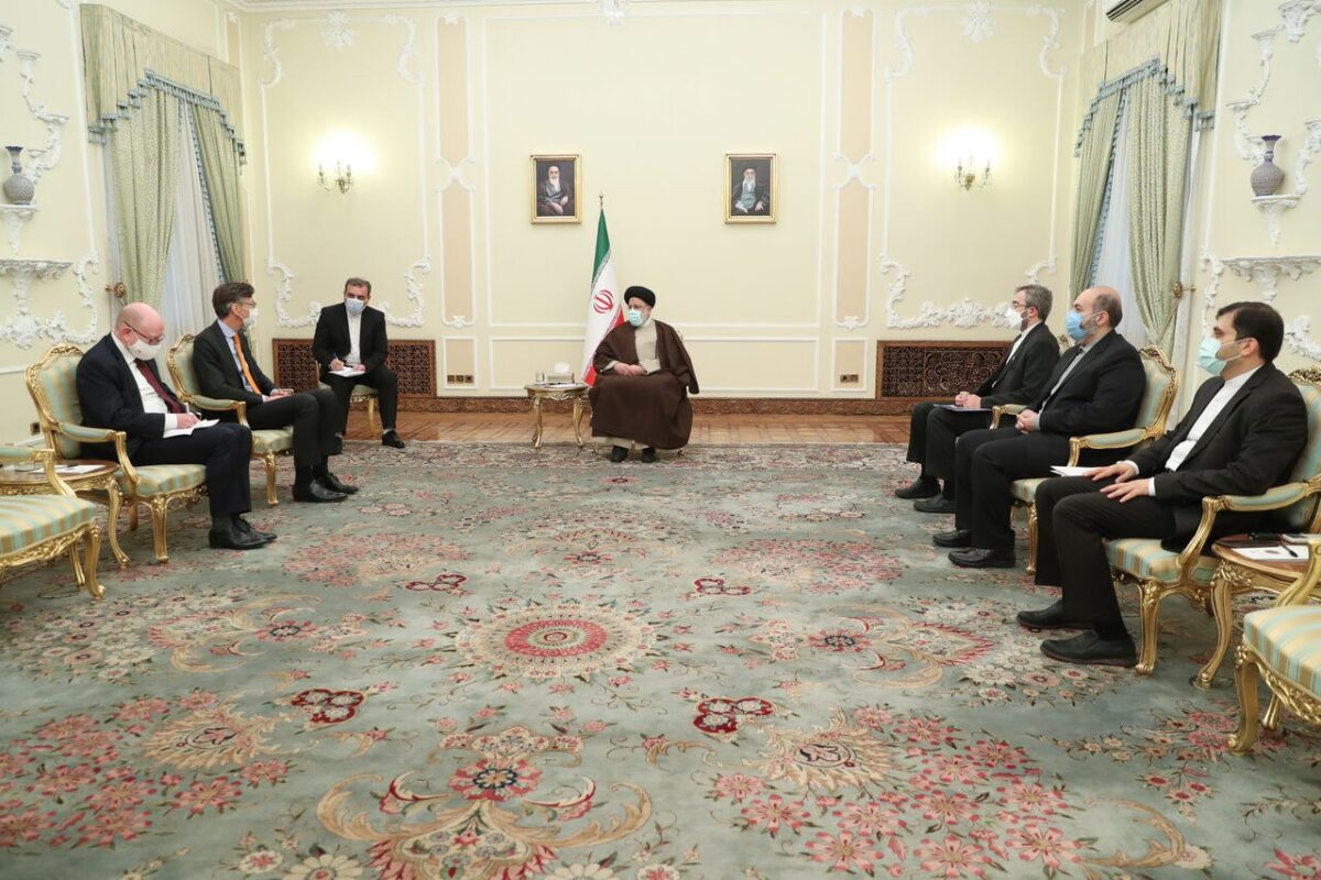 Raisi calls for enhanced trade cooperation with the Netherlands