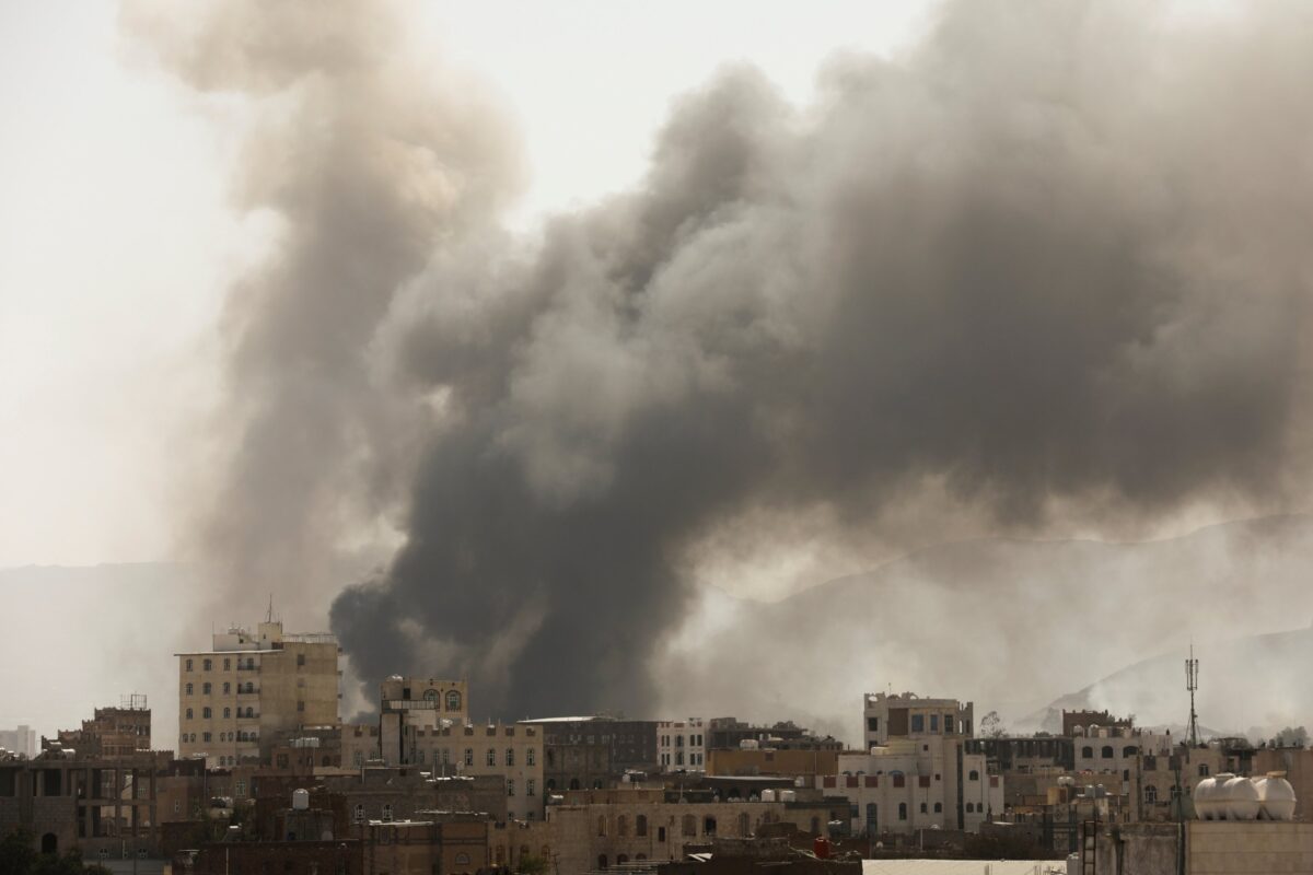 Saudi-led coalition pounds Yemen’s Sanaa 1 Saudi-led coalition pounds Yemen’s Sanaa
