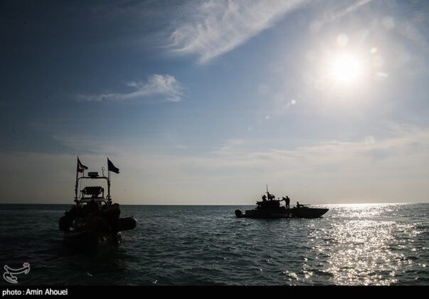 IRGC Ground Force commandos exercise offensive operations in Persian Gulf