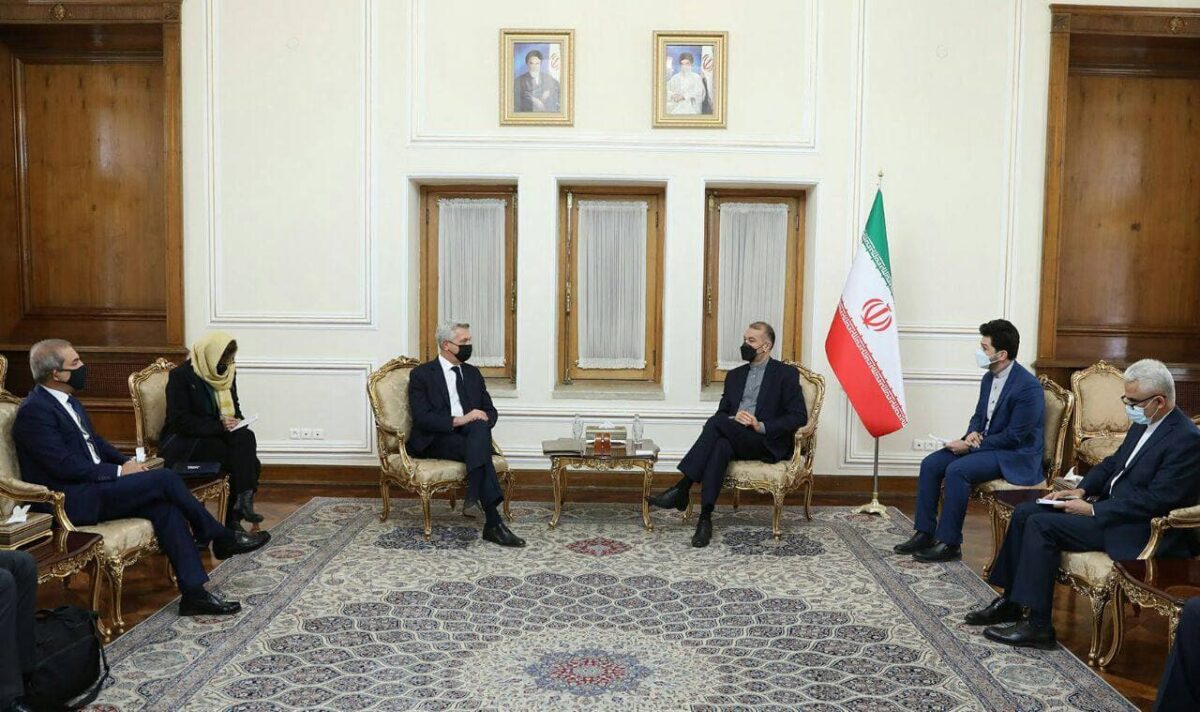 Iran FM calls on Intl. community to pay attention to Afghan refugees