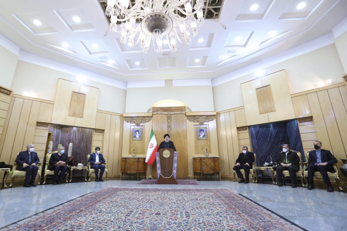 Raisi: Iran, Russia can join forces to break US dollar’s dominance