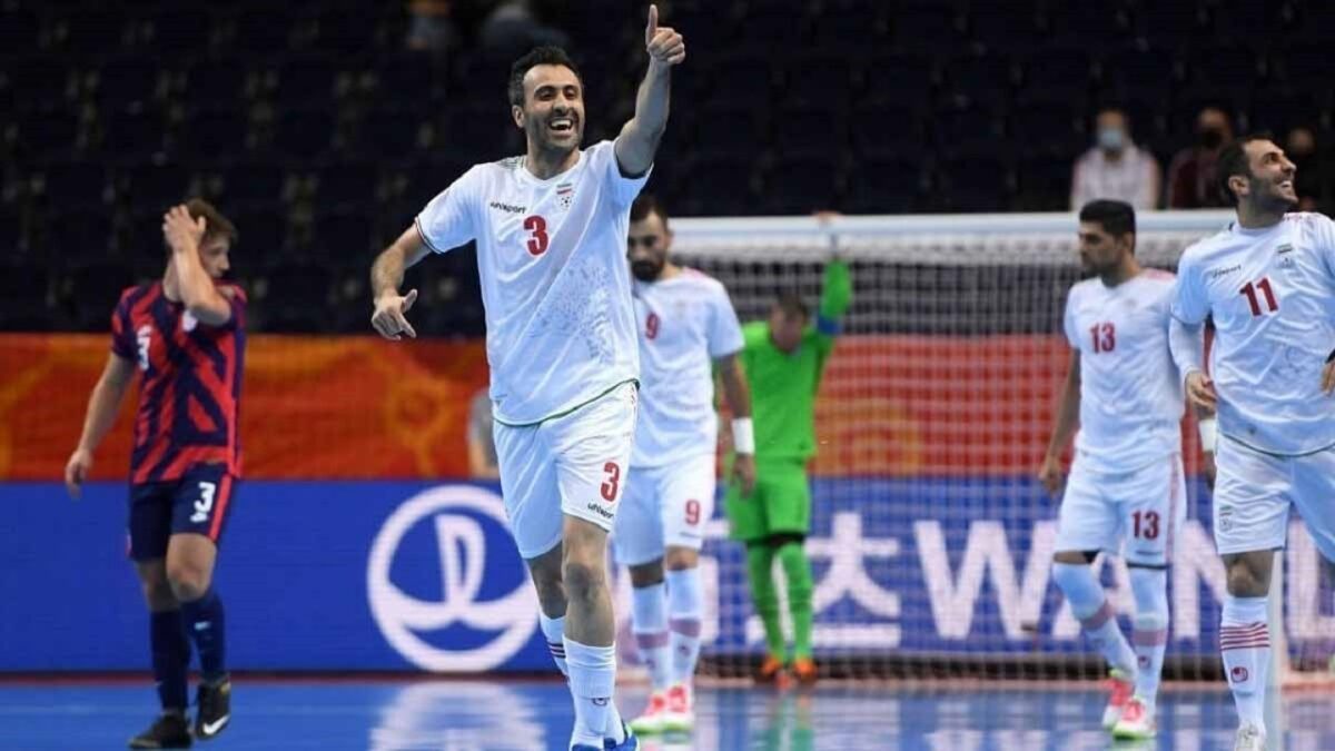 Iran futsal team moves up one place in world ranking