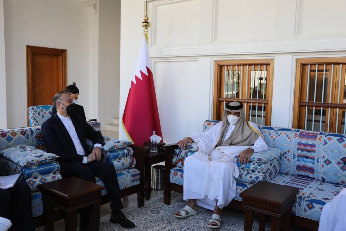 Iran’s top diplomat holds extensive talks with Qatari Emir, FM
