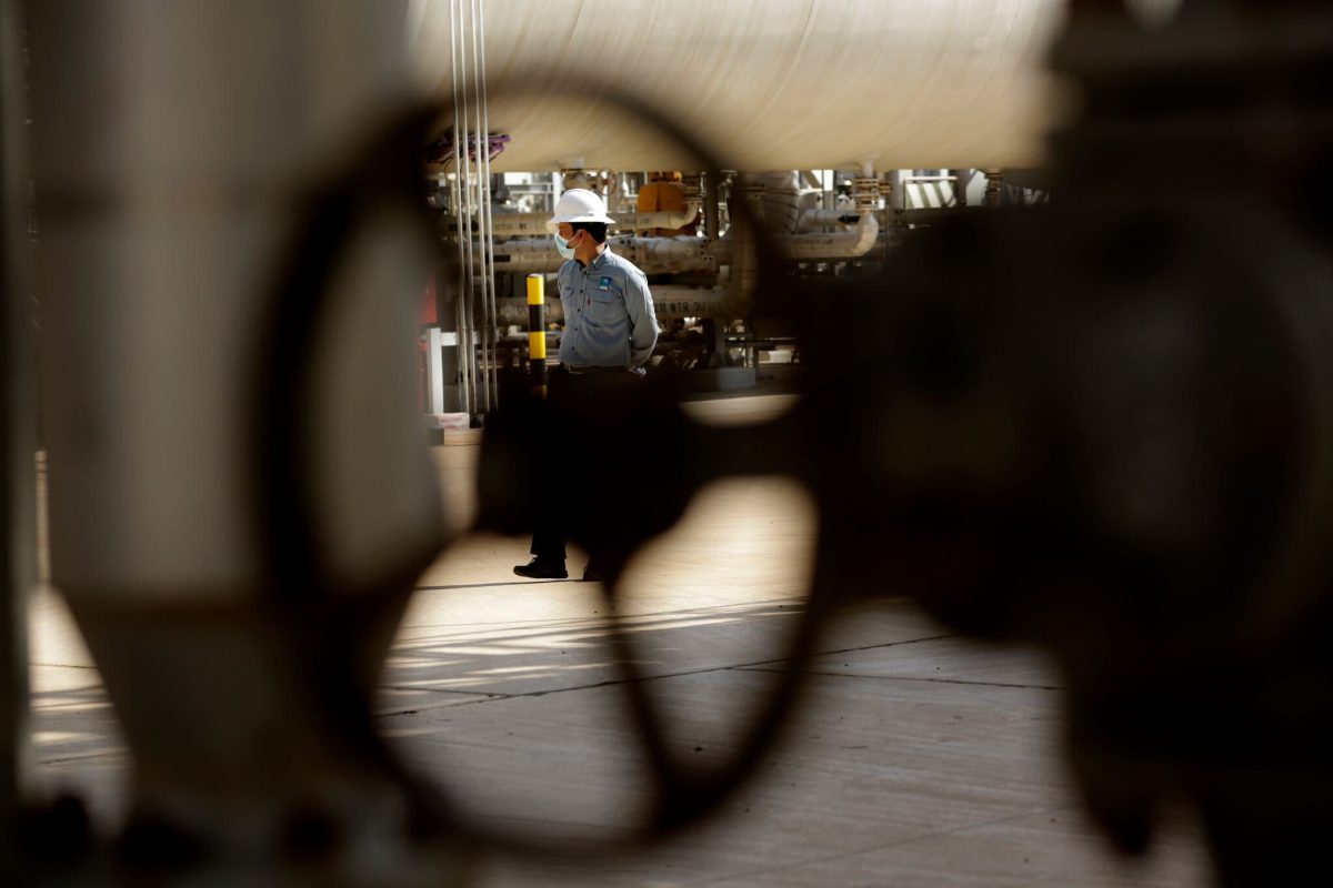 US sends top officials to Saudi Arabia to press for more oil