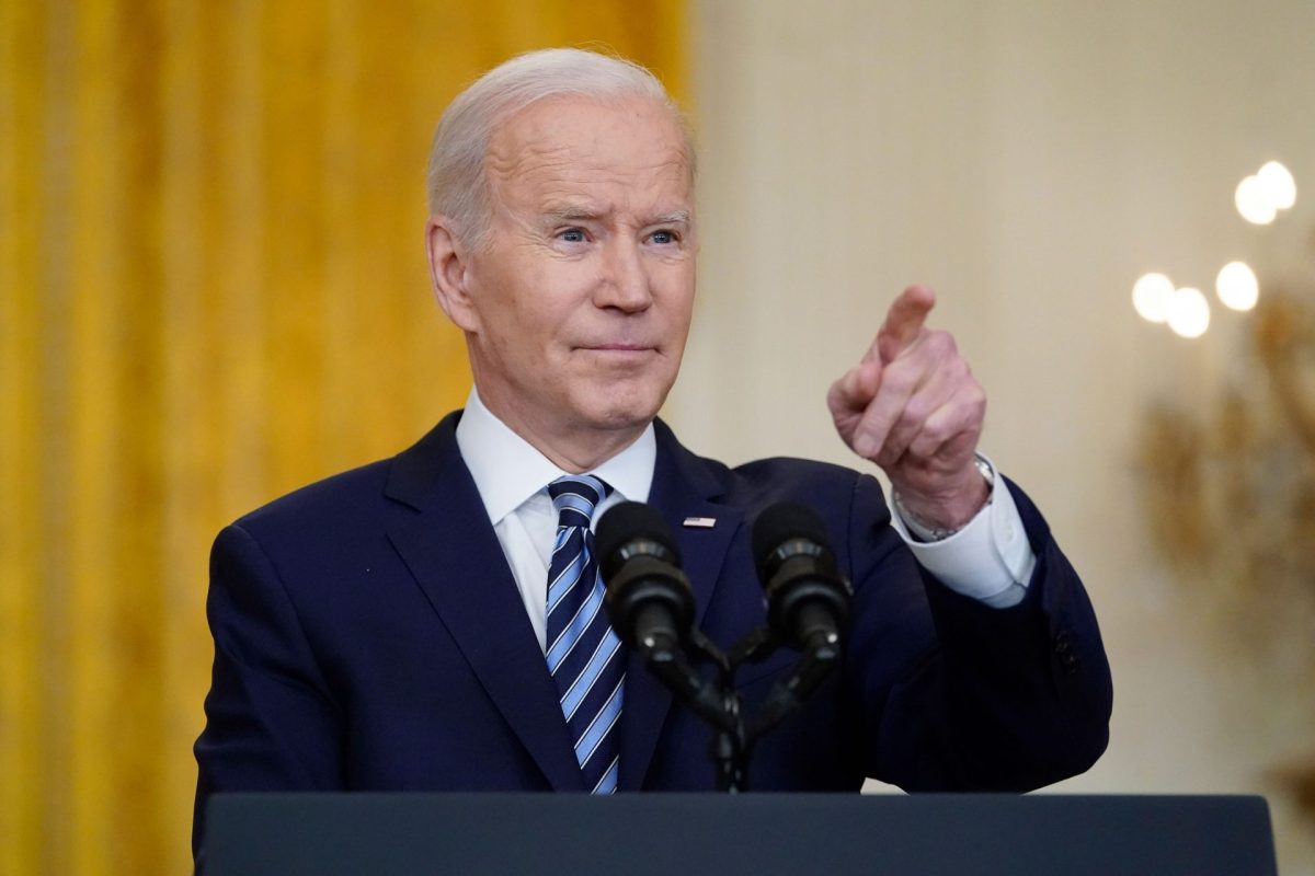 Biden announces new sanctions against Russia, calls Putin 'aggressor' 1 Biden announces new sanctions against Russia, calls Putin 'aggressor'