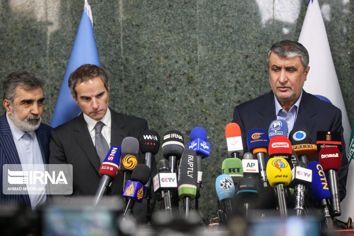 Iran urges IAEA not to be swayed by political considerations 1 Rafael Grossi and Mohammad Eslami