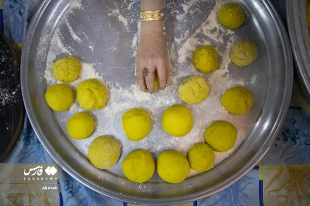 People in Iran make traditional cookies