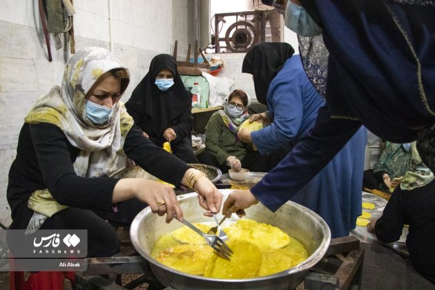 People in Iran make traditional cookies