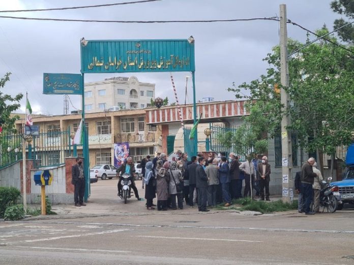 Teachers hold peaceful rallies in Iran