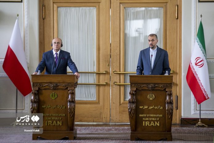 Hossein Amir Abdolahian & Zbigniew Rau Hossein Amir Abdolahian & Zbigniew Rau