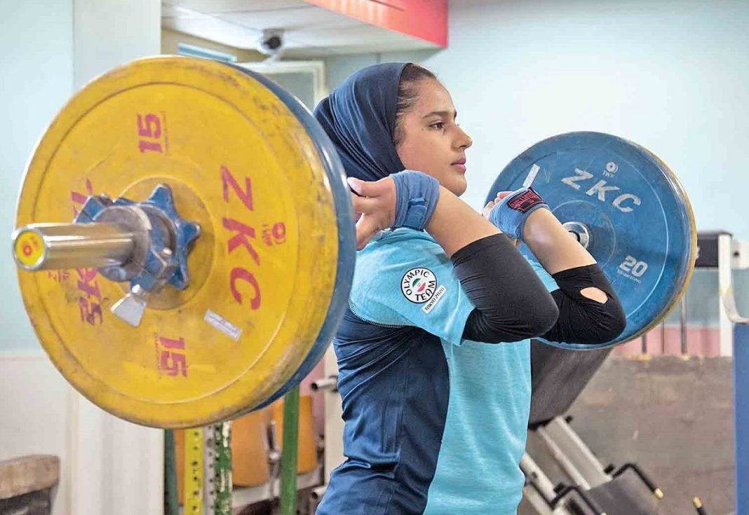 Iranian female weightlifter Yekta Jamali