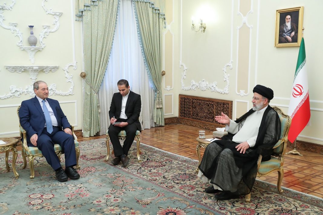 Iranian President Ebrahim Raisi and Syrian Foreign Minister Faisal al-Mekdad