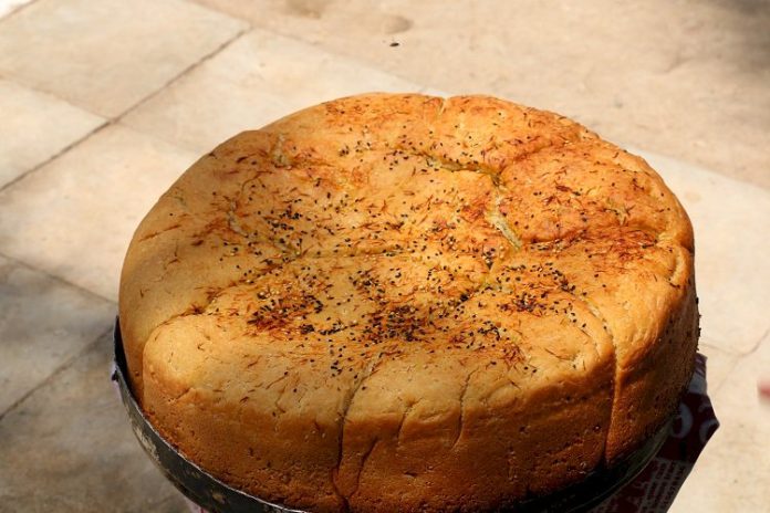 Yazdi Komaj; Tasty traditional cake from Iran’s deserts Yazdi Komaj; Tasty traditional cake from Iran’s deserts
