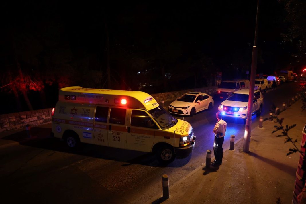 Shooting leaves 8 Israeli settlers injured, some critically