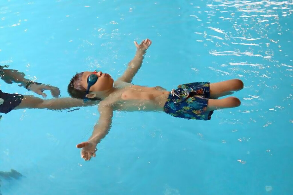 Meet the Iranian boy who swims, runs like the wind without legs