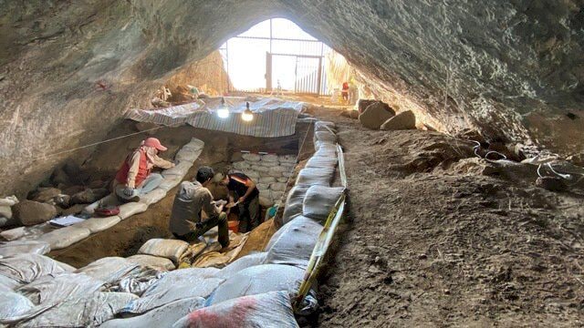 Kuzeybatıdaki Kazvin eyaletindeki Avaj şehrinde bulunan Qal-e Kord Mağarası - en eski insan yerleşimi
