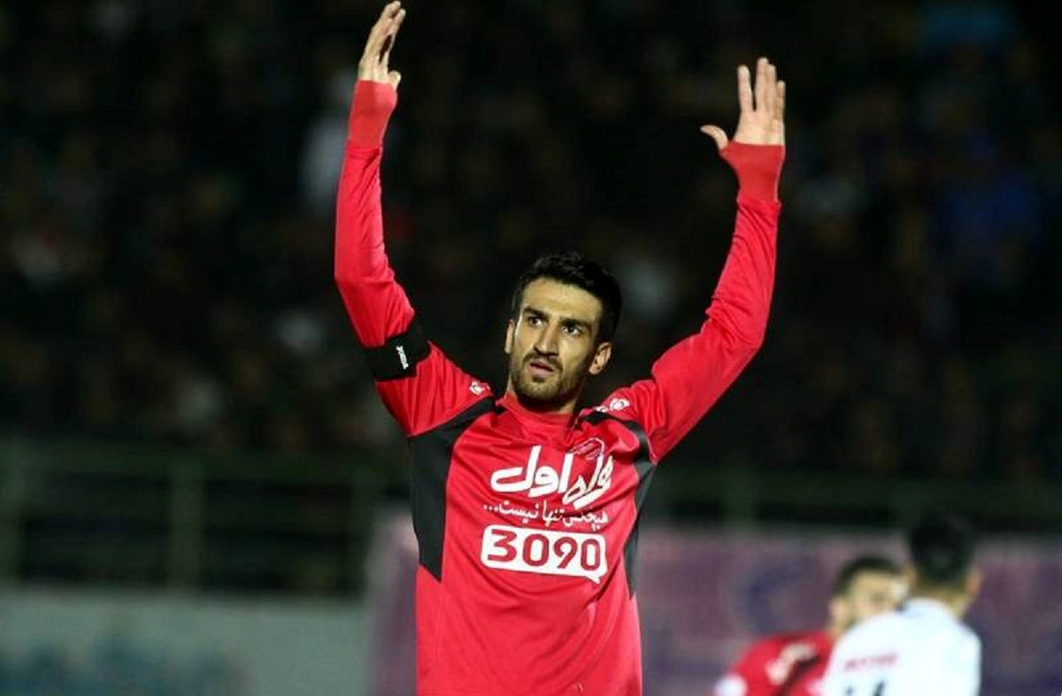 Iranian footballer arrested for “instigating unrest” 1 Hossein Mahini