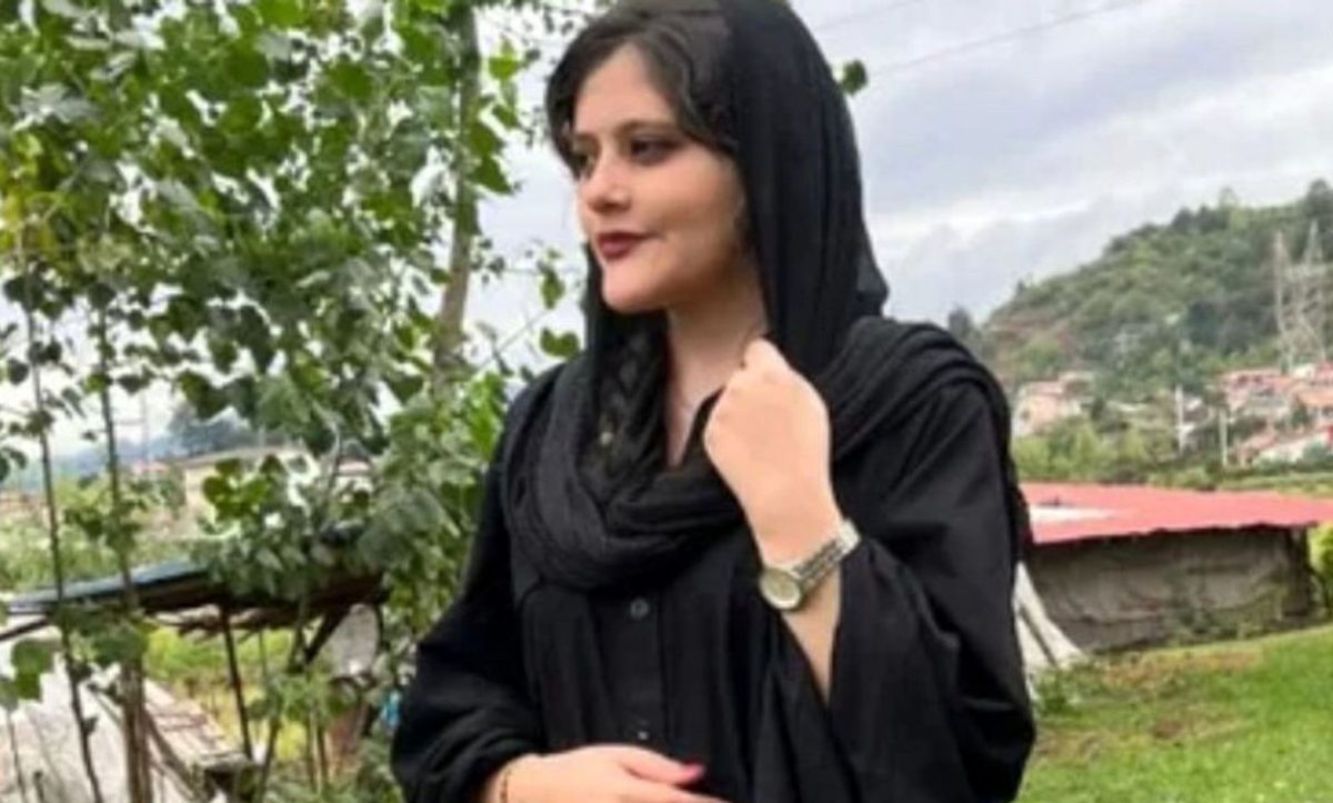 Iranian woman who died in custody laid to rest amid public anger, question marks 1 Mahsa Amini