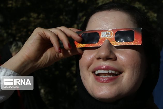 Iranians observe solar eclipse