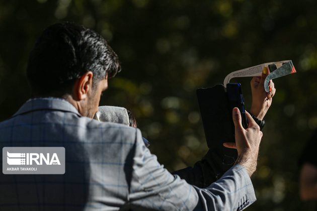 Iranians observe solar eclipse