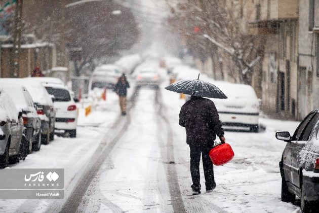 Heavy snow blankets Tehran 