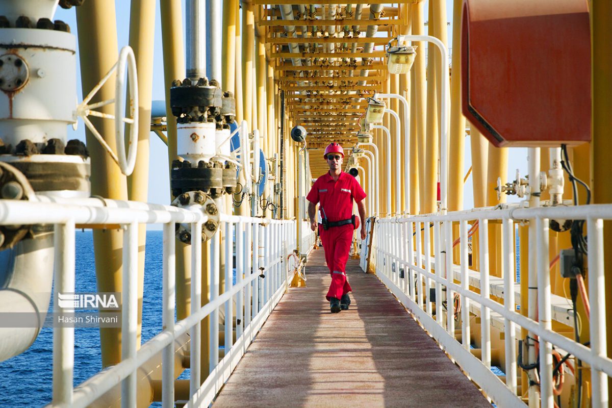 Minister: Iran oil revenues up 40 percent, sets record in gas production 1 Iran Oil Gas