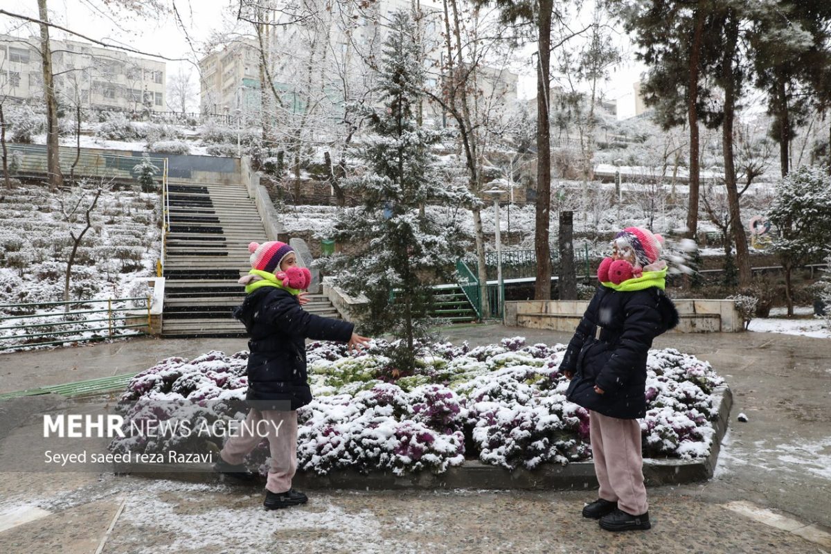 Iranian capital covered in winter snow again