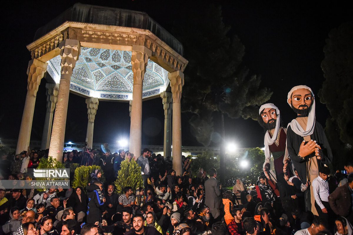 Iranians usher in New Year by Tomb of Hafez in Shiraz