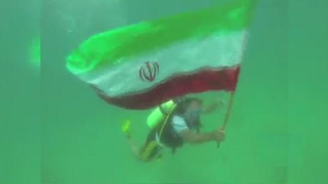 Disabled war veteran hoists Iranian flag underwater on Islamic Republic Day