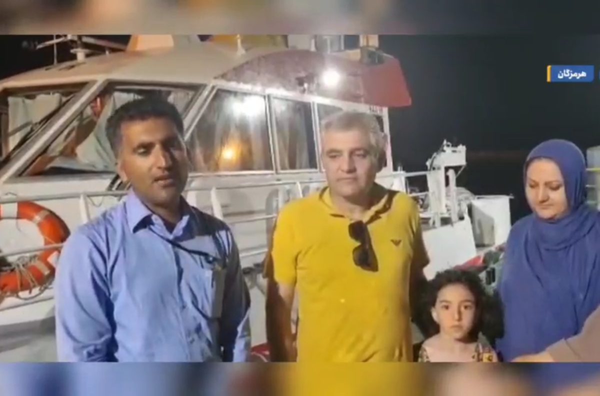 Iranian cargo ship rescues 11 tourists aboard vessel lacking safety standards in Persian Gulf 1 Iranian cargo ship rescues 11 tourists aboard vessel lacking safety standards in Persian Gulf