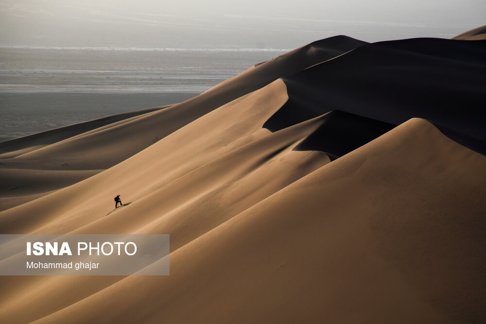 Rig-e Zarrin sand desert in Yazd