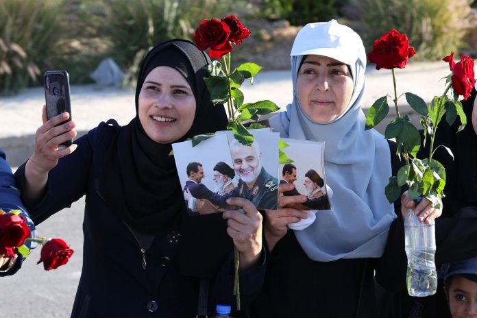 Syrian people, clerics welcome Iranian President at holy shrine near Damascus