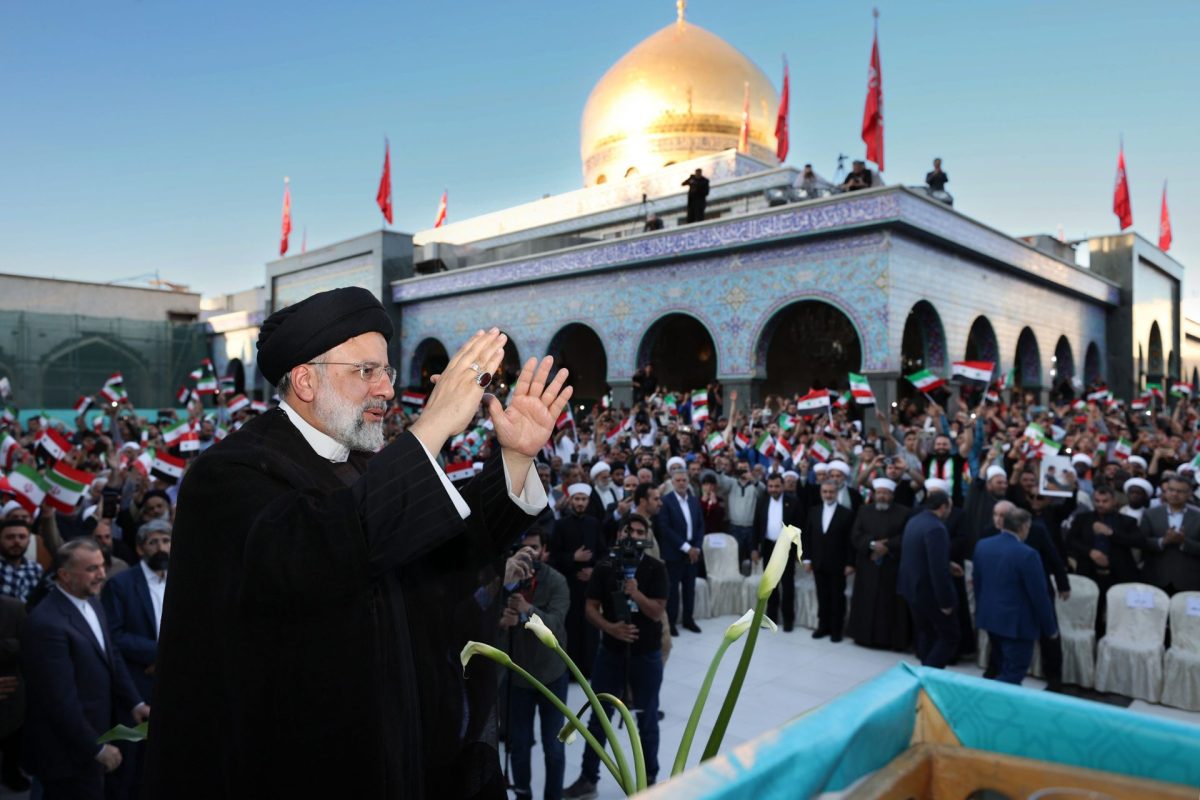 Syrian people, clerics welcome Iranian President at holy shrine near Damascus