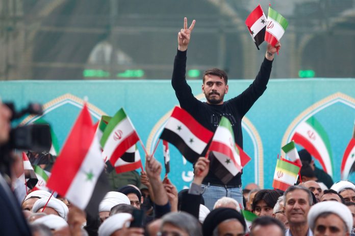 Syrian people, clerics welcome Iranian President at holy shrine near Damascus