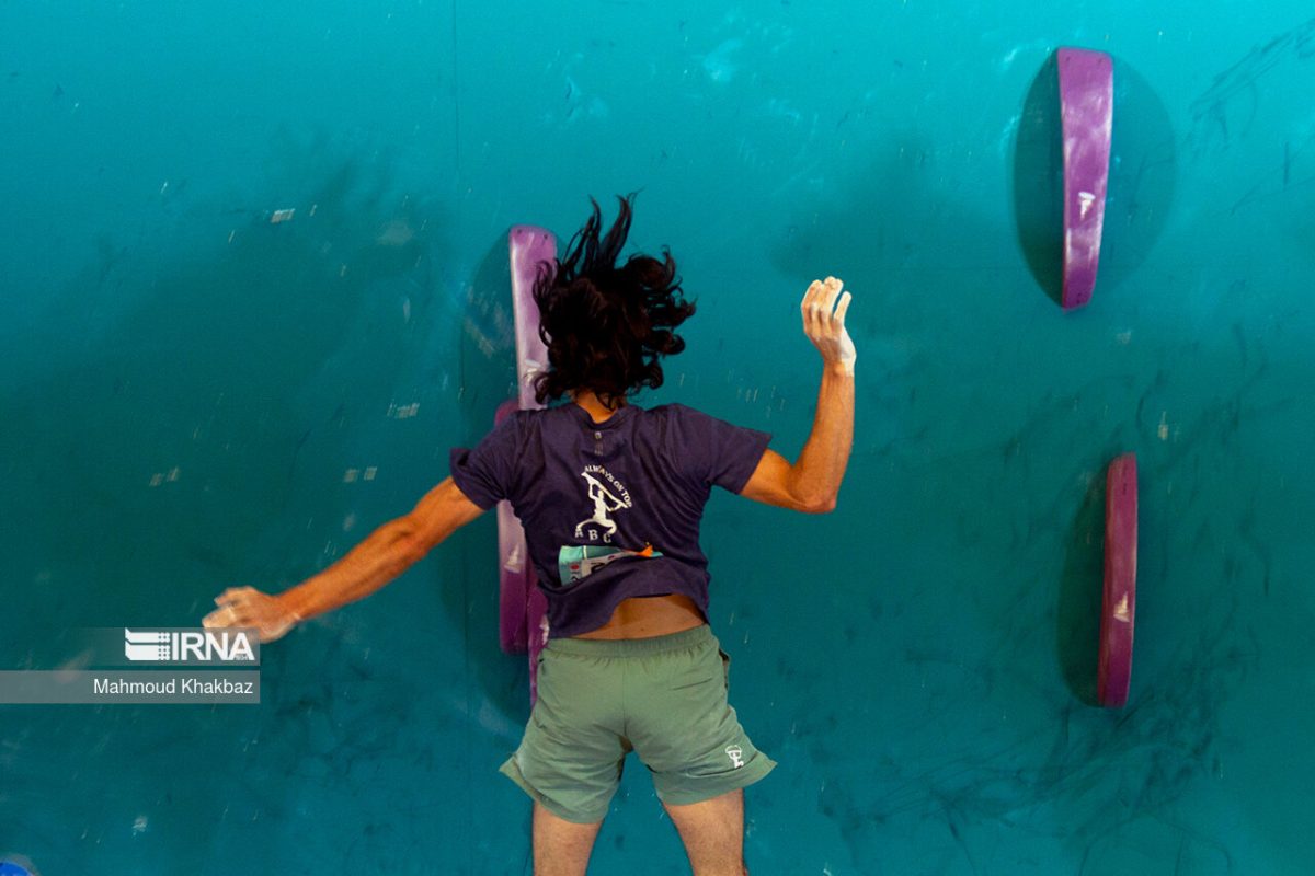 Kish Island hosts stone climbing tournament