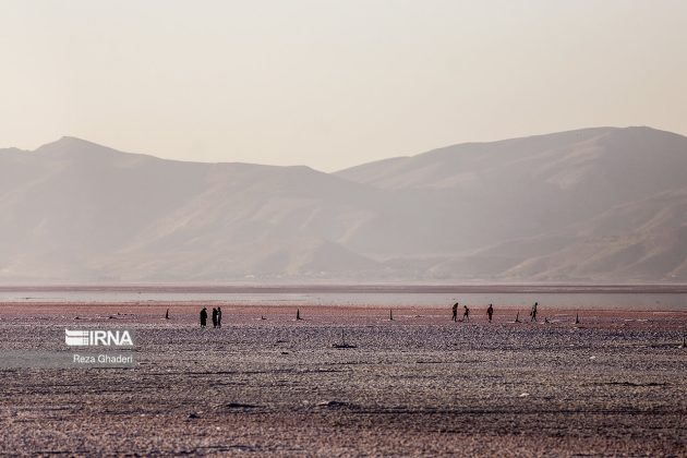 Iran tourism: Lake turning pink