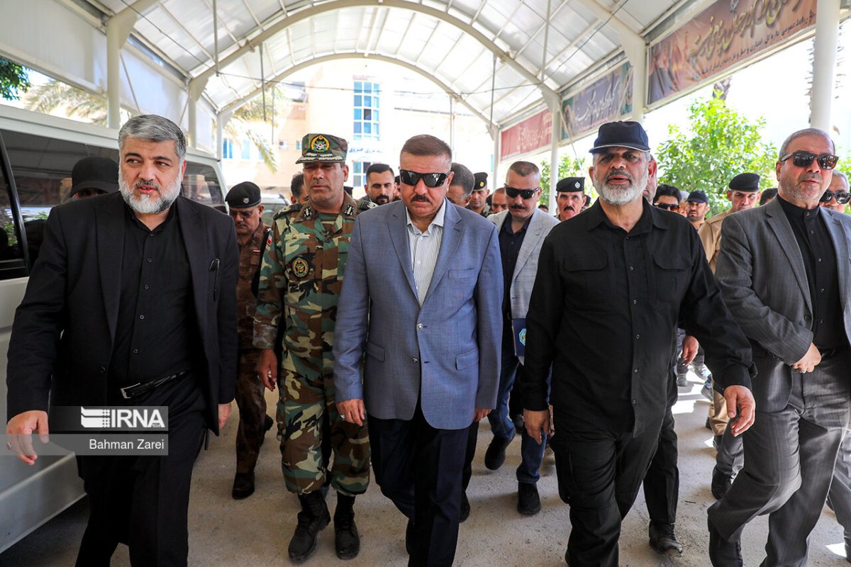 Iranian, Iraqi interior ministers meet at border crossing 1 Iranian and Iraqi interior ministers Vahidi and al-Shammari