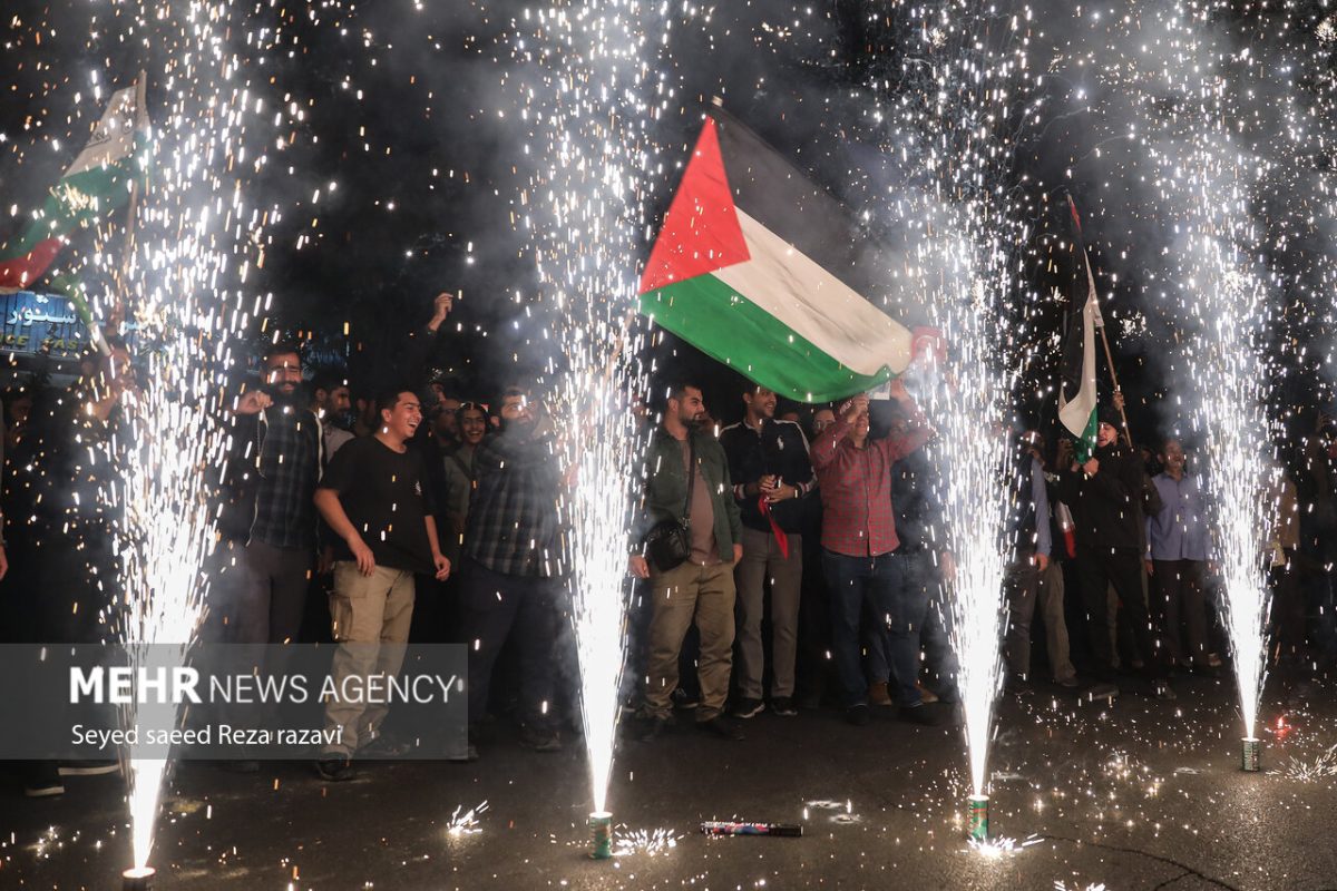 Iranians celebrate Palestinians victory against Israel 25 Iran Palestine