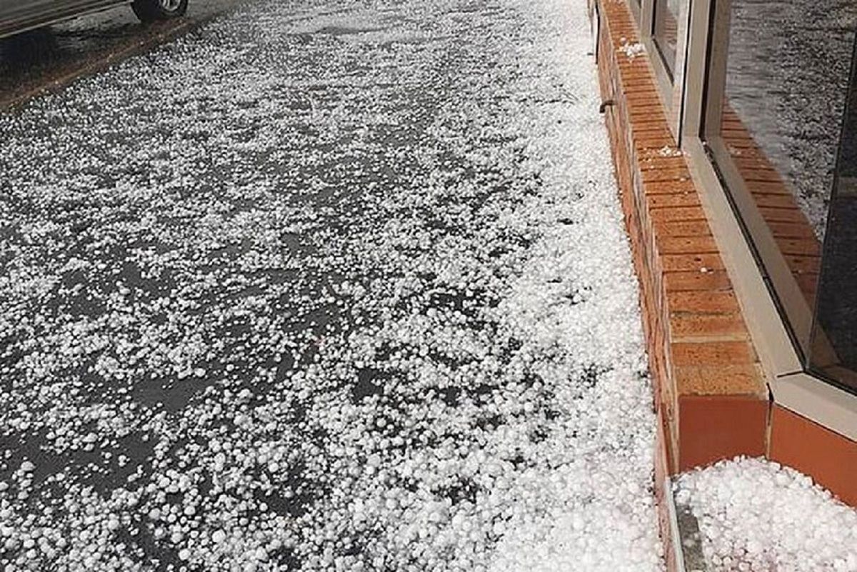 Unseasonal snow blankets western Iranian city of Ghorveh